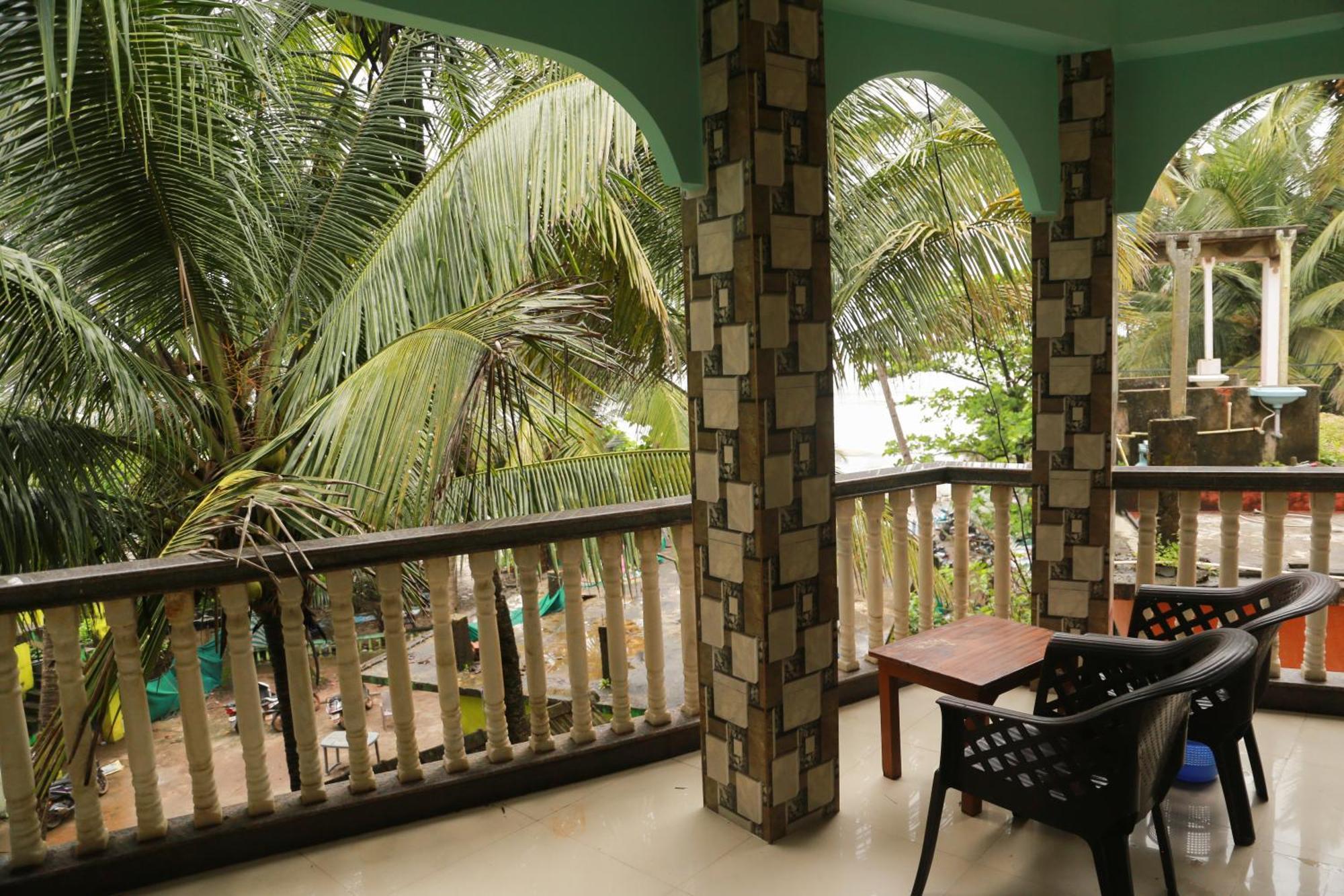 Kumbaya Beachside Hostel & Apartments At Arambol Beach Esterno foto
