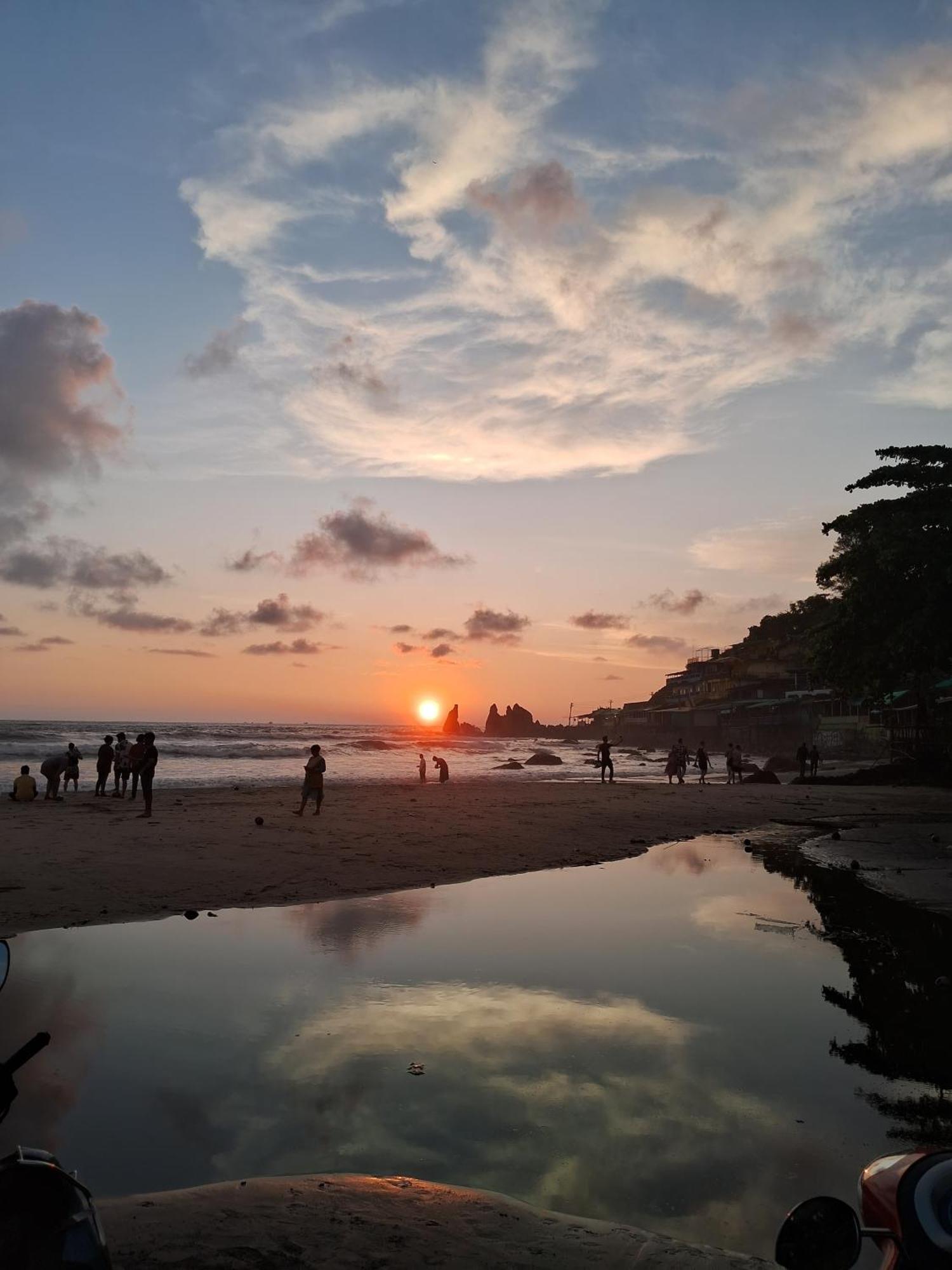 Kumbaya Beachside Hostel & Apartments At Arambol Beach Esterno foto